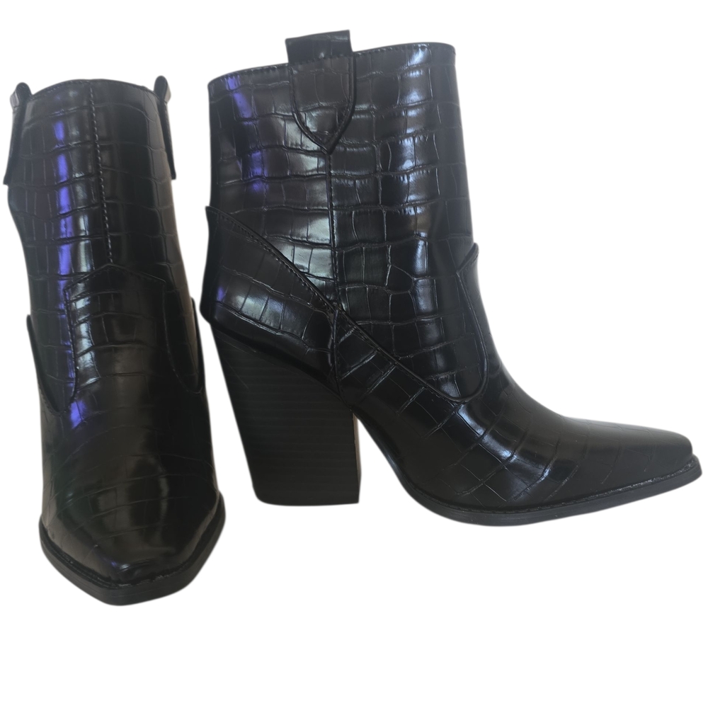 Qupid Glossy Black Croc-Patterned Heeled Boots
